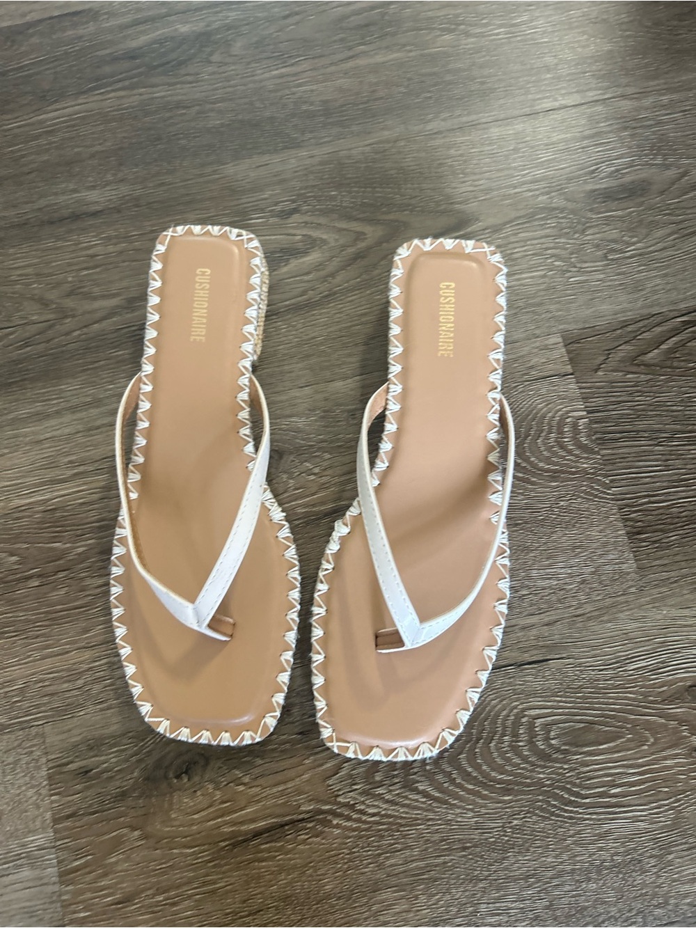 Cushionaire Women's White Leather Thong Sandals